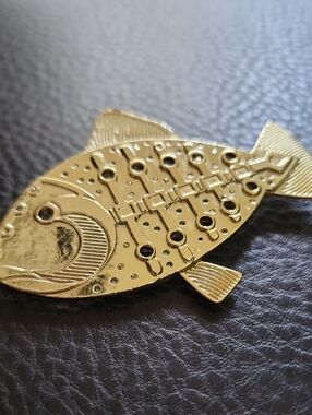 VTG Gold Fish-Shaped Brooch